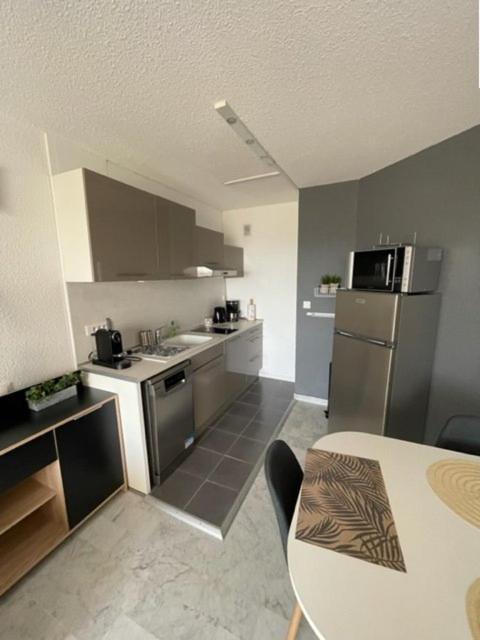 Proche Port T2 Pour 4 Personnes N1 39 La Grande-Motte